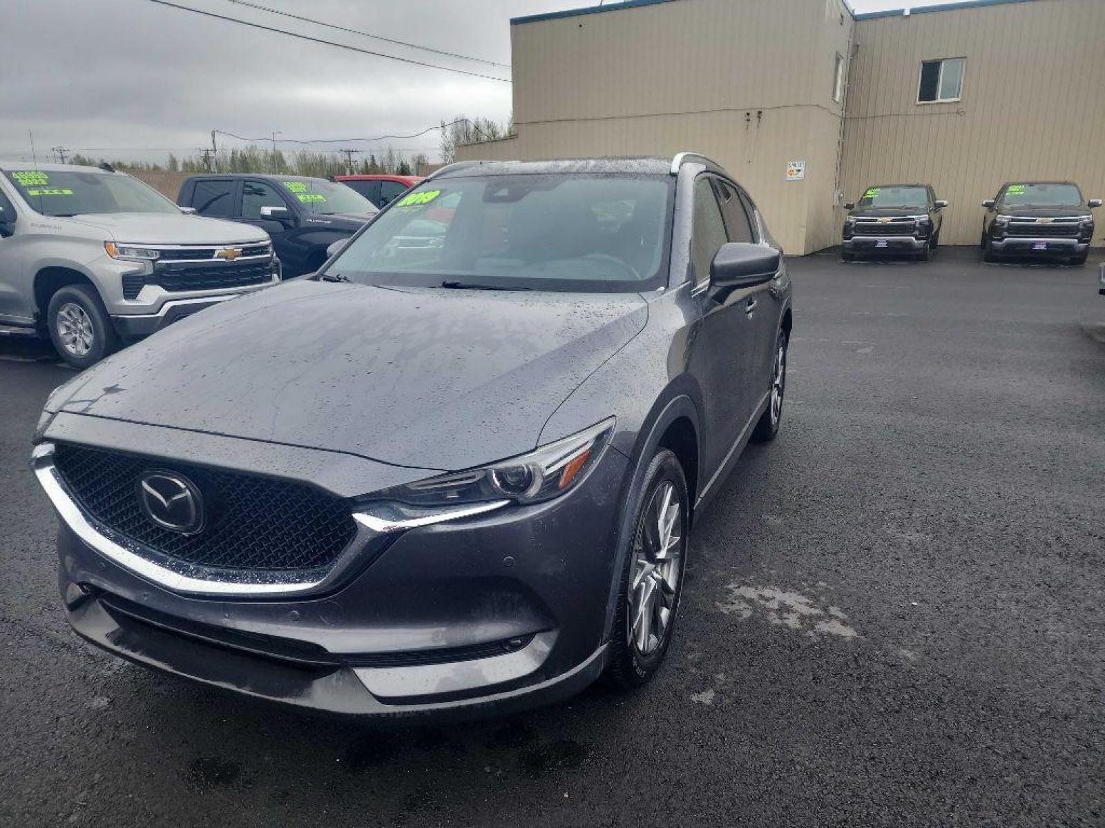 2019 GRAY MAZDA CX-5 SIGNATURE (JM3KFBEY6K0) with an 2.5L engine, Automatic transmission, located at 2525 S. Cushman, Fairbanks, AK, 99701, (907) 452-5707, 64.824036, -147.712311 - Photo #3