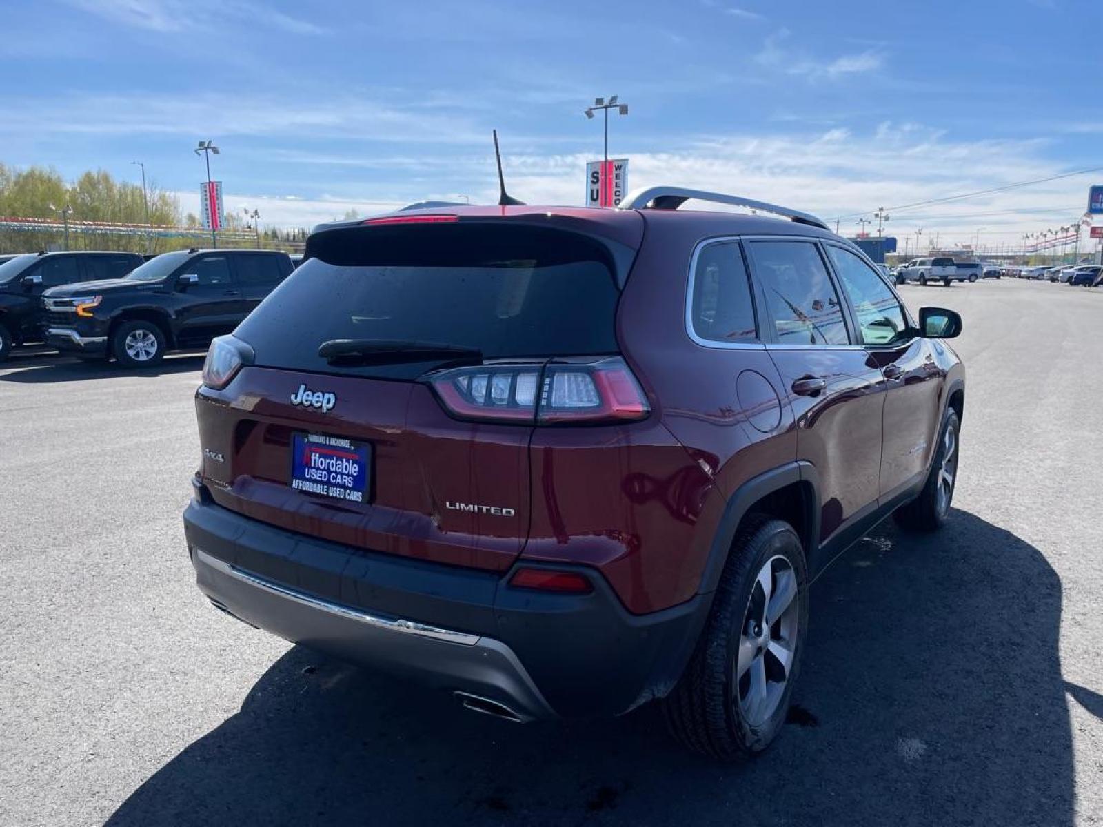 2021 RED JEEP CHEROKEE LIMITED (1C4PJMDX3MD) with an 3.2L engine, Automatic transmission, located at 2525 S. Cushman, Fairbanks, AK, 99701, (907) 452-5707, 64.824036, -147.712311 - Photo #3