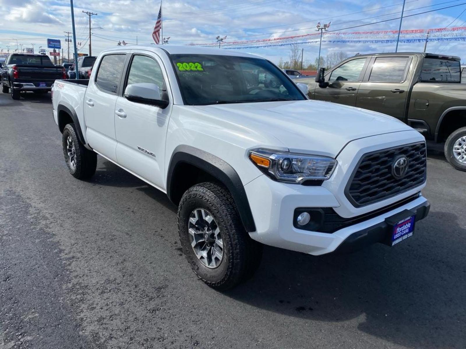 2022 WHITE TOYOTA TACOMA DOUBLE CAB (3TMCZ5AN2NM) with an 3.5L engine, Automatic transmission, located at 2525 S. Cushman, Fairbanks, AK, 99701, (907) 452-5707, 64.824036, -147.712311 - Photo #1