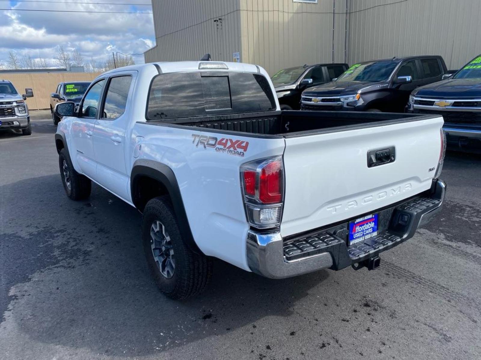 2022 WHITE TOYOTA TACOMA DOUBLE CAB (3TMCZ5AN2NM) with an 3.5L engine, Automatic transmission, located at 2525 S. Cushman, Fairbanks, AK, 99701, (907) 452-5707, 64.824036, -147.712311 - Photo #3