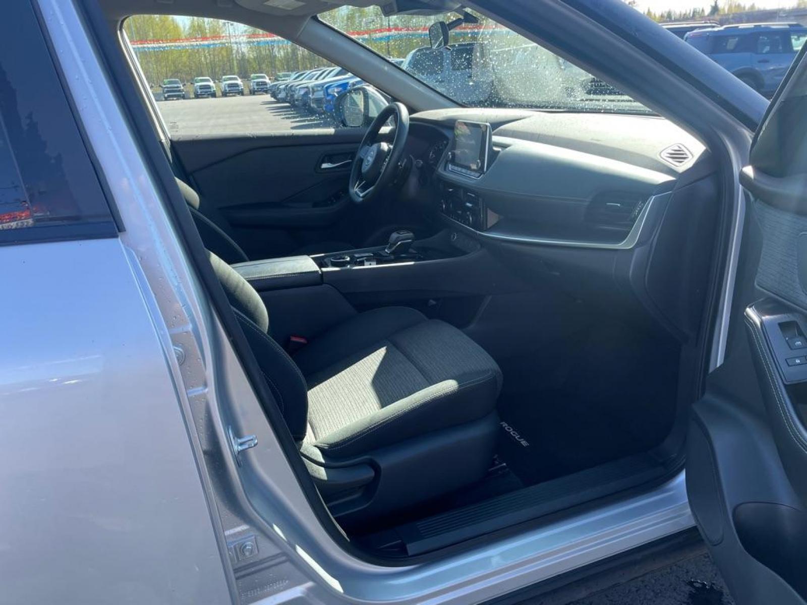2022 SILVER NISSAN ROGUE SV (5N1BT3BB3NC) with an 1.5L engine, Automatic transmission, located at 2525 S. Cushman, Fairbanks, AK, 99701, (907) 452-5707, 64.824036, -147.712311 - Photo #5