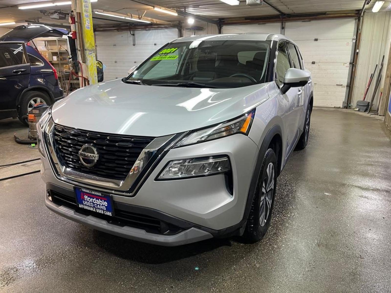 2021 SILVER NISSAN ROGUE SV (5N1AT3BB0MC) with an 2.5L engine, Continuously Variable transmission, located at 2525 S. Cushman, Fairbanks, AK, 99701, (907) 452-5707, 64.824036, -147.712311 - Photo #1