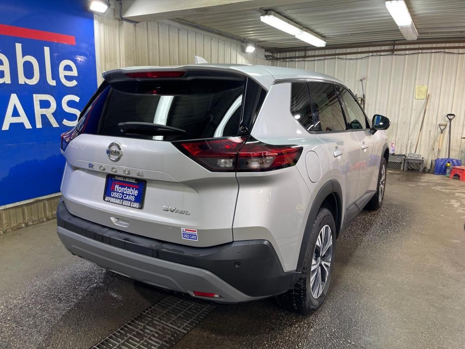 2021 SILVER NISSAN ROGUE SV (5N1AT3BB0MC) with an 2.5L engine, Continuously Variable transmission, located at 2525 S. Cushman, Fairbanks, AK, 99701, (907) 452-5707, 64.824036, -147.712311 - Photo #2