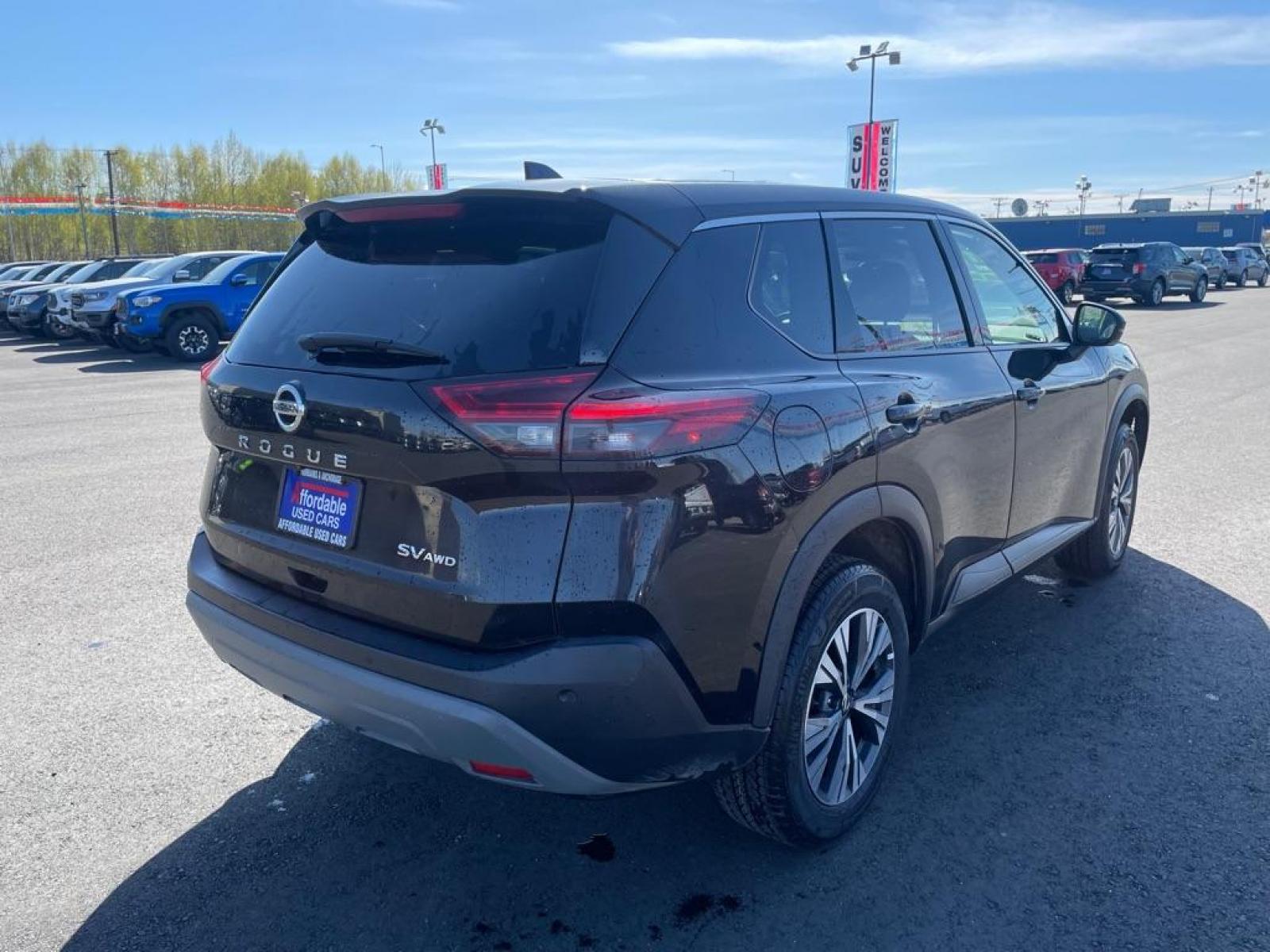 2021 BLACK NISSAN ROGUE SV (5N1AT3BBXMC) with an 2.5L engine, Continuously Variable transmission, located at 2525 S. Cushman, Fairbanks, AK, 99701, (907) 452-5707, 64.824036, -147.712311 - Photo #3