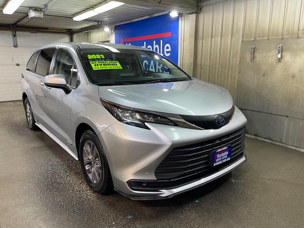 photo of 2021 TOYOTA SIENNA LE 4DR