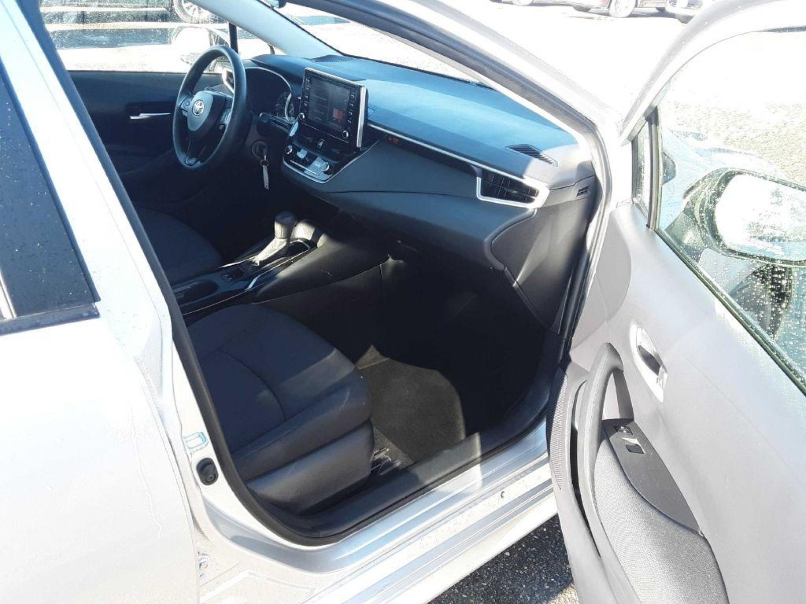 2020 SILVER TOYOTA COROLLA LE (JTDEPRAE3LJ) with an 1.8L engine, Continuously Variable transmission, located at 2525 S. Cushman, Fairbanks, AK, 99701, (907) 452-5707, 64.824799, -147.711899 - Photo #9