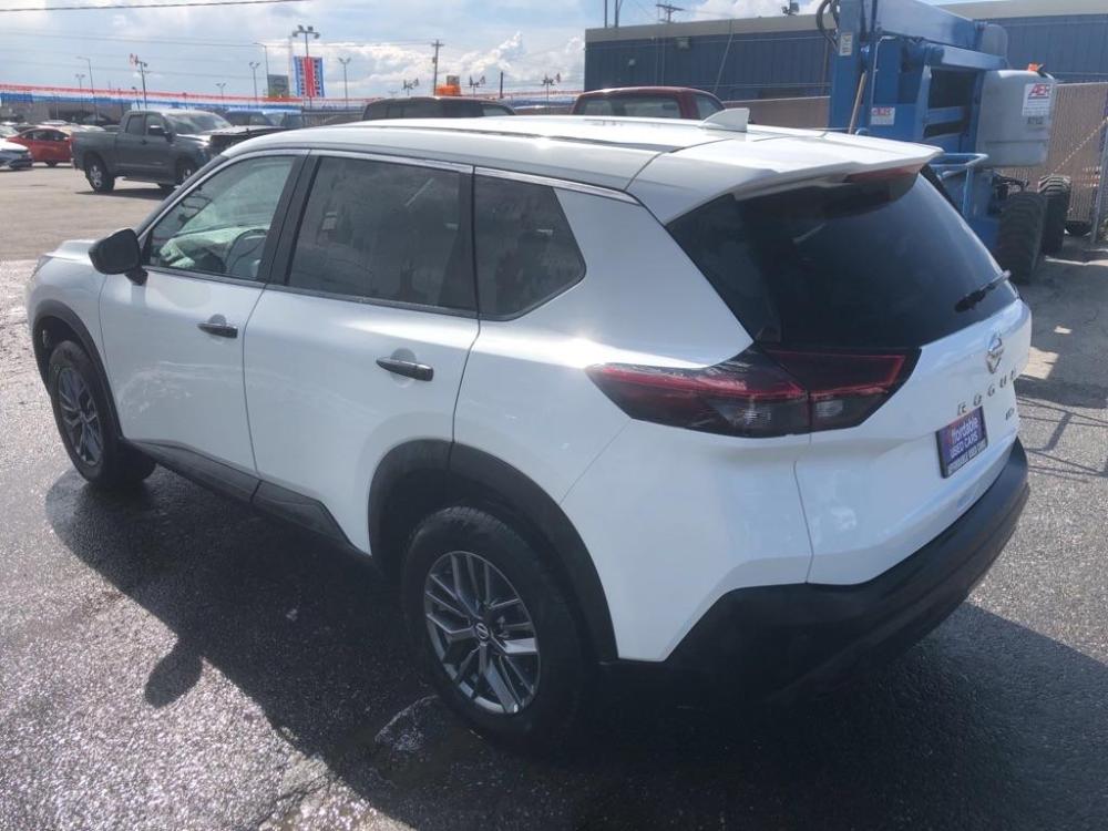 2021 WHITE NISSAN ROGUE S (5N1AT3AB1MC) with an 2.5L engine, Continuously Variable transmission, located at 2525 S. Cushman, Fairbanks, AK, 99701, (907) 452-5707, 64.824799, -147.711899 - Photo #3