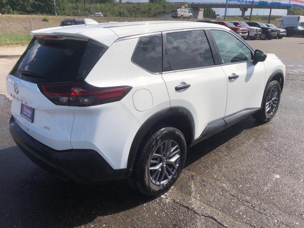 2021 WHITE NISSAN ROGUE S (5N1AT3AB1MC) with an 2.5L engine, Continuously Variable transmission, located at 2525 S. Cushman, Fairbanks, AK, 99701, (907) 452-5707, 64.824799, -147.711899 - Photo #4