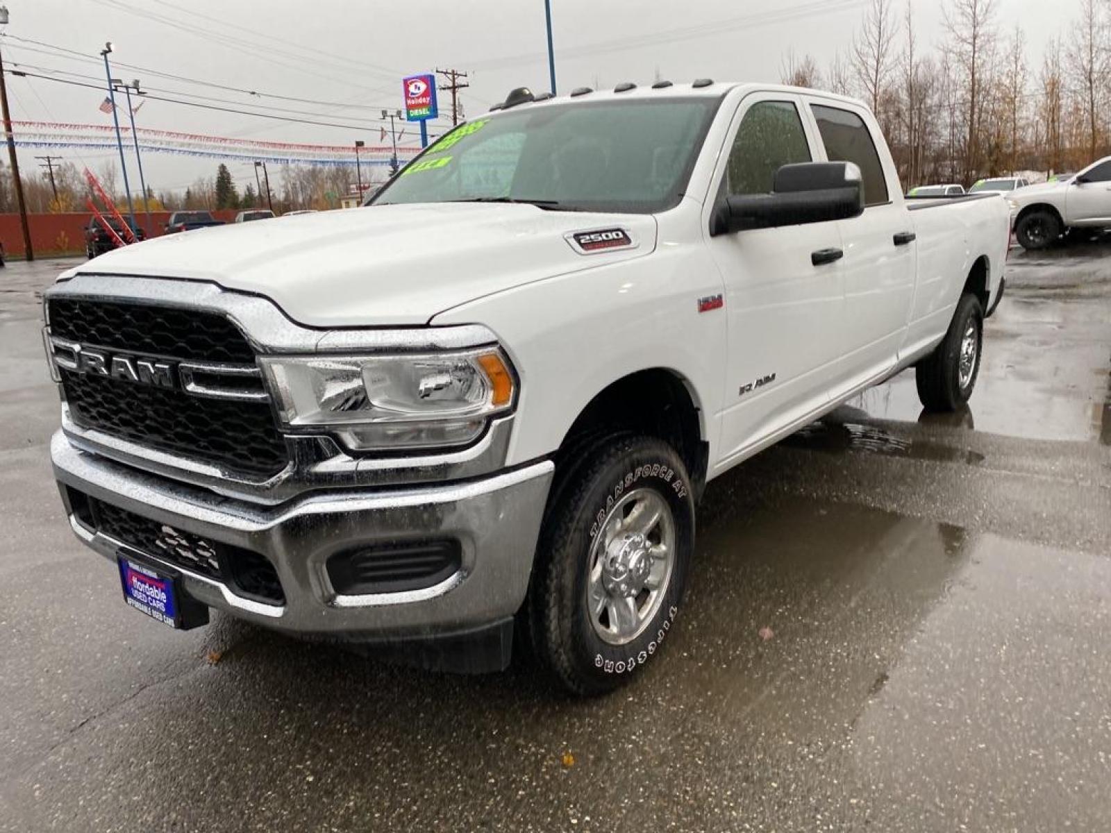 2021 WHITE RAM 2500 TRADESMAN (3C6UR5HJ9MG) with an 6.4L engine, Automatic transmission, located at 2525 S. Cushman, Fairbanks, AK, 99701, (907) 452-5707, 64.824799, -147.711899 - Photo #3