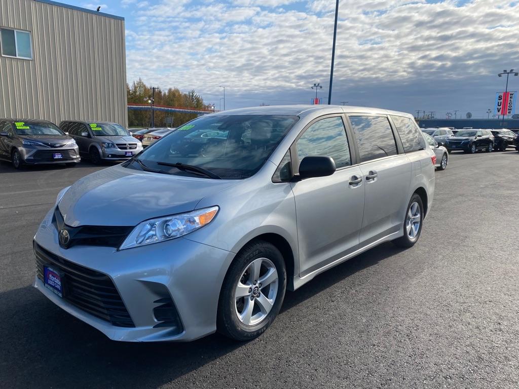 photo of 2020 TOYOTA SIENNA 4DR