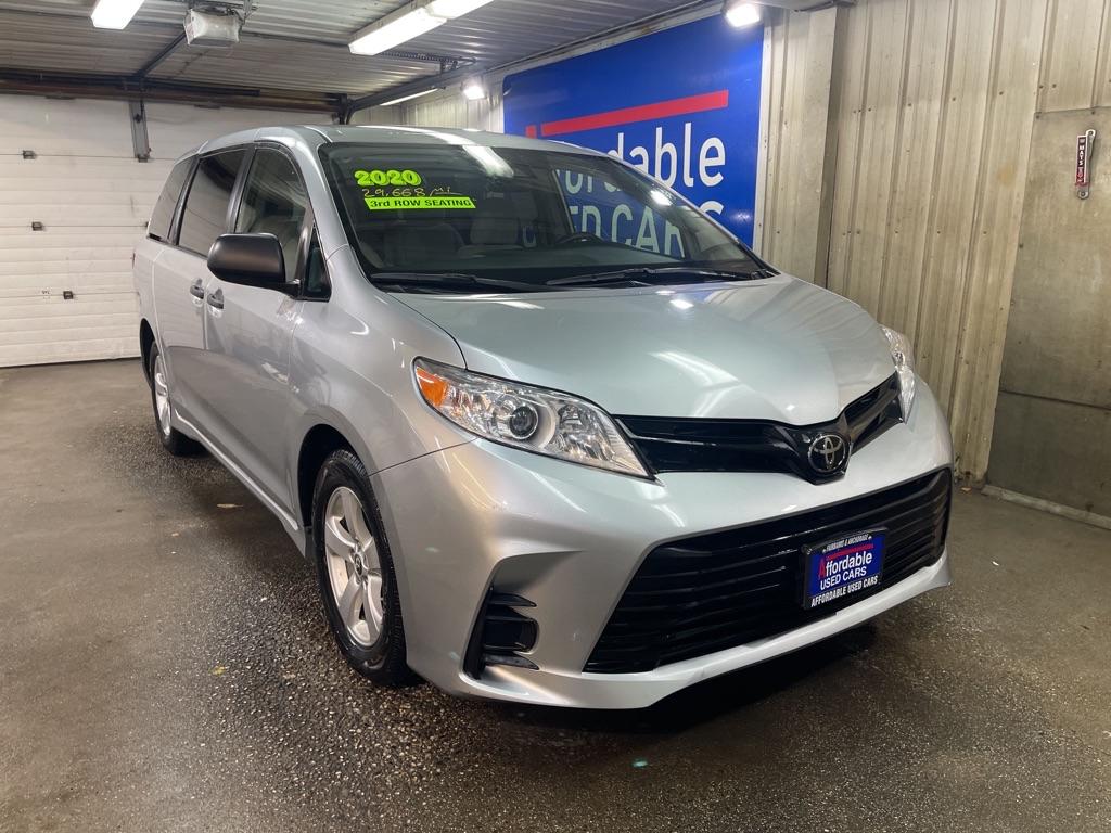 photo of 2020 TOYOTA SIENNA 4DR