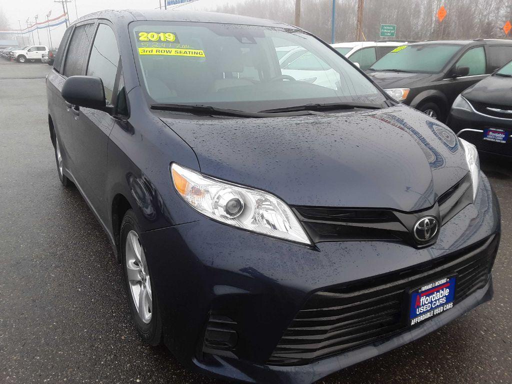 photo of 2019 TOYOTA SIENNA 4DR