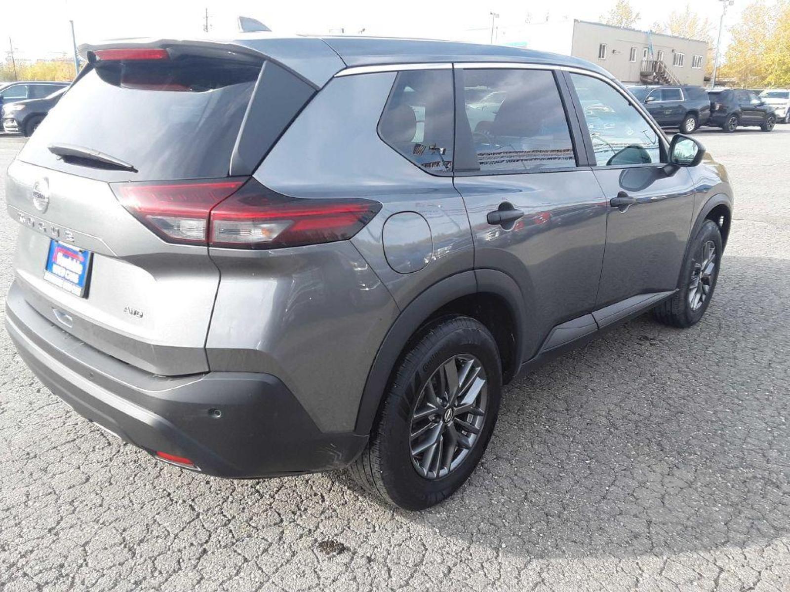 2021 GRAY NISSAN ROGUE S (5N1AT3AB9MC) with an 2.5L engine, Continuously Variable transmission, located at 2525 S. Cushman, Fairbanks, AK, 99701, (907) 452-5707, 64.824799, -147.711899 - Photo #5