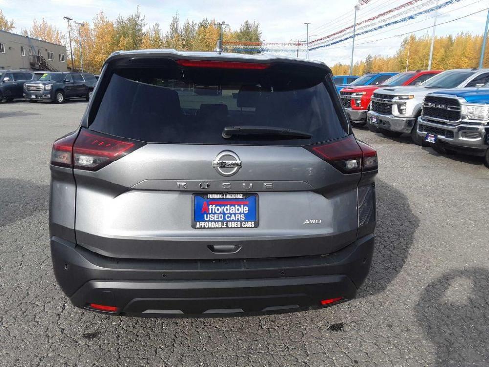 2021 GRAY NISSAN ROGUE S (5N1AT3AB9MC) with an 2.5L engine, Continuously Variable transmission, located at 2525 S. Cushman, Fairbanks, AK, 99701, (907) 452-5707, 64.824799, -147.711899 - Photo #6