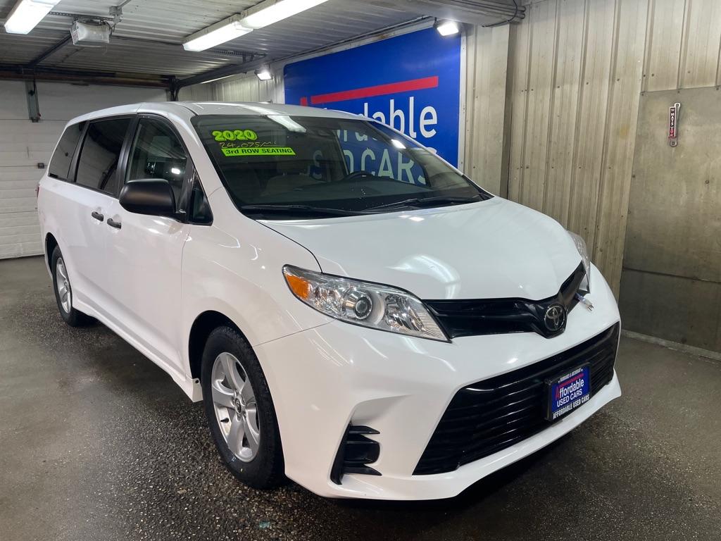 photo of 2020 TOYOTA SIENNA 4DR