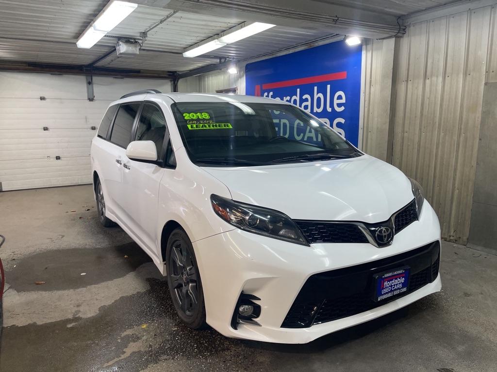photo of 2018 TOYOTA SIENNA 4DR