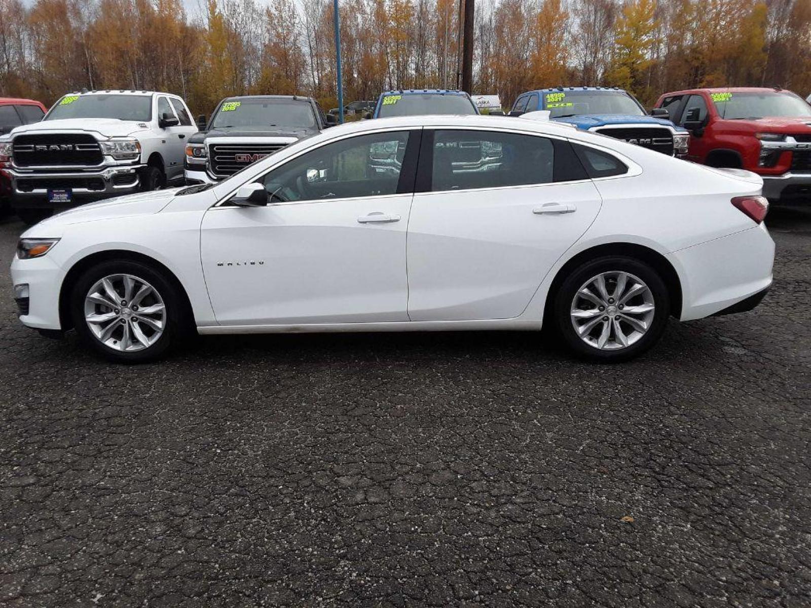 2020 WHITE CHEVROLET MALIBU LT (1G1ZD5ST8LF) with an 1.5L engine, Continuously Variable transmission, located at 2525 S. Cushman, Fairbanks, AK, 99701, (907) 452-5707, 64.824799, -147.711899 - Photo #3