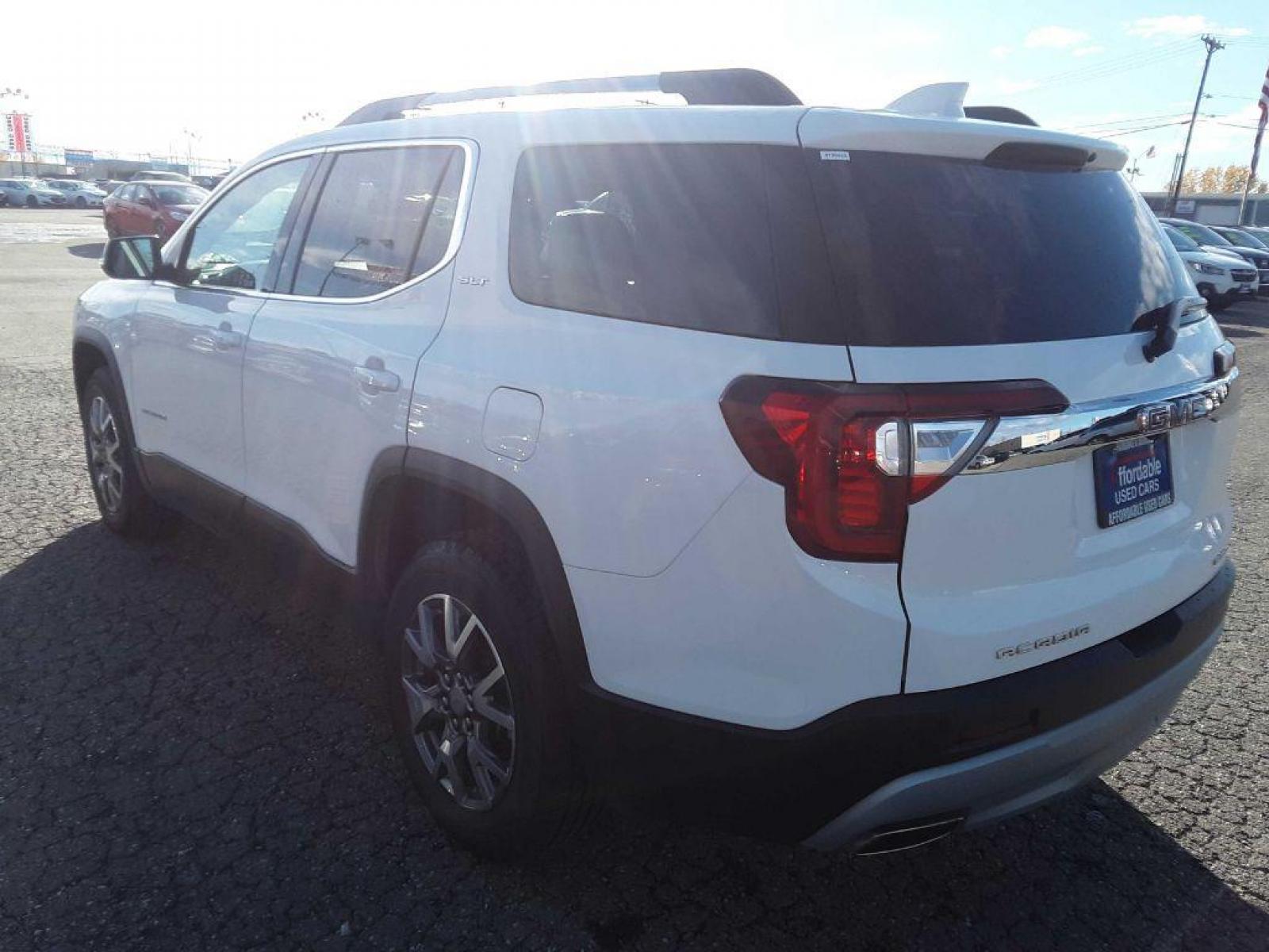 2020 WHITE GMC ACADIA SLT (1GKKNUL42LZ) with an 2.0L engine, Automatic transmission, located at 2525 S. Cushman, Fairbanks, AK, 99701, (907) 452-5707, 64.824799, -147.711899 - Photo #4
