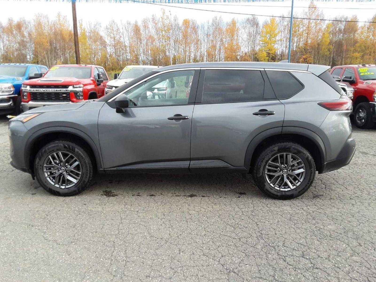 2021 GRAY NISSAN ROGUE S (5N1AT3AB9MC) with an 2.5L engine, Continuously Variable transmission, located at 2525 S. Cushman, Fairbanks, AK, 99701, (907) 452-5707, 64.824799, -147.711899 - Photo #3