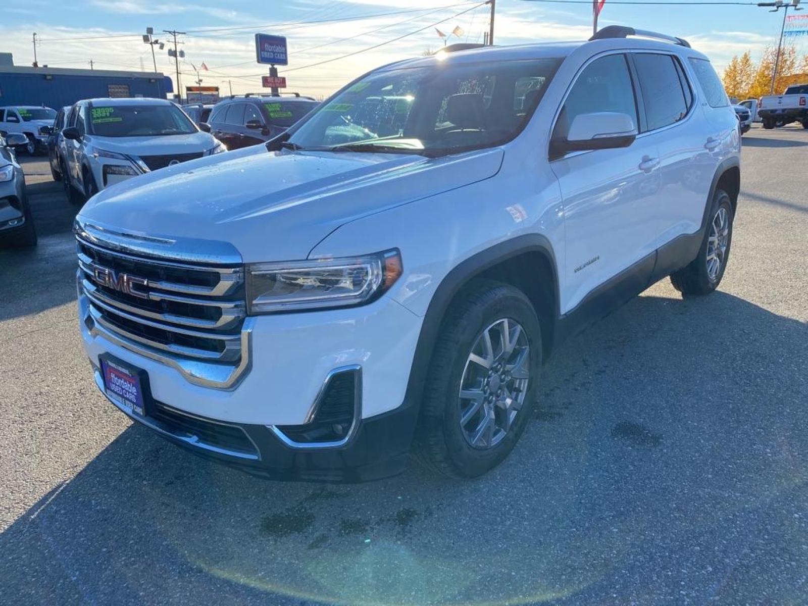 2020 WHITE GMC ACADIA SLT (1GKKNUL41LZ) with an 2.0L engine, Automatic transmission, located at 2525 S. Cushman, Fairbanks, AK, 99701, (907) 452-5707, 64.824799, -147.711899 - Photo #2