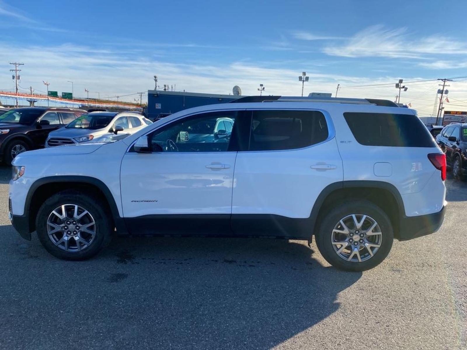 2020 WHITE GMC ACADIA SLT (1GKKNUL41LZ) with an 2.0L engine, Automatic transmission, located at 2525 S. Cushman, Fairbanks, AK, 99701, (907) 452-5707, 64.824799, -147.711899 - Photo #3