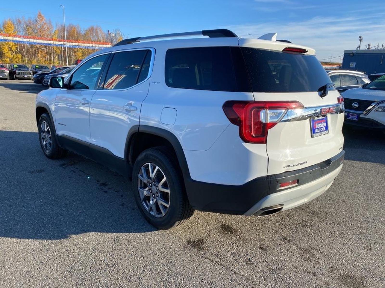 2020 WHITE GMC ACADIA SLT (1GKKNUL41LZ) with an 2.0L engine, Automatic transmission, located at 2525 S. Cushman, Fairbanks, AK, 99701, (907) 452-5707, 64.824799, -147.711899 - Photo #4