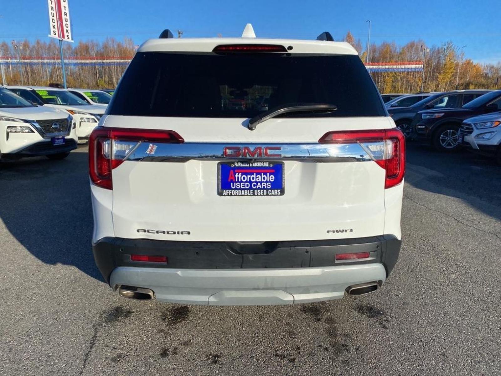 2020 WHITE GMC ACADIA SLT (1GKKNUL41LZ) with an 2.0L engine, Automatic transmission, located at 2525 S. Cushman, Fairbanks, AK, 99701, (907) 452-5707, 64.824799, -147.711899 - Photo #5