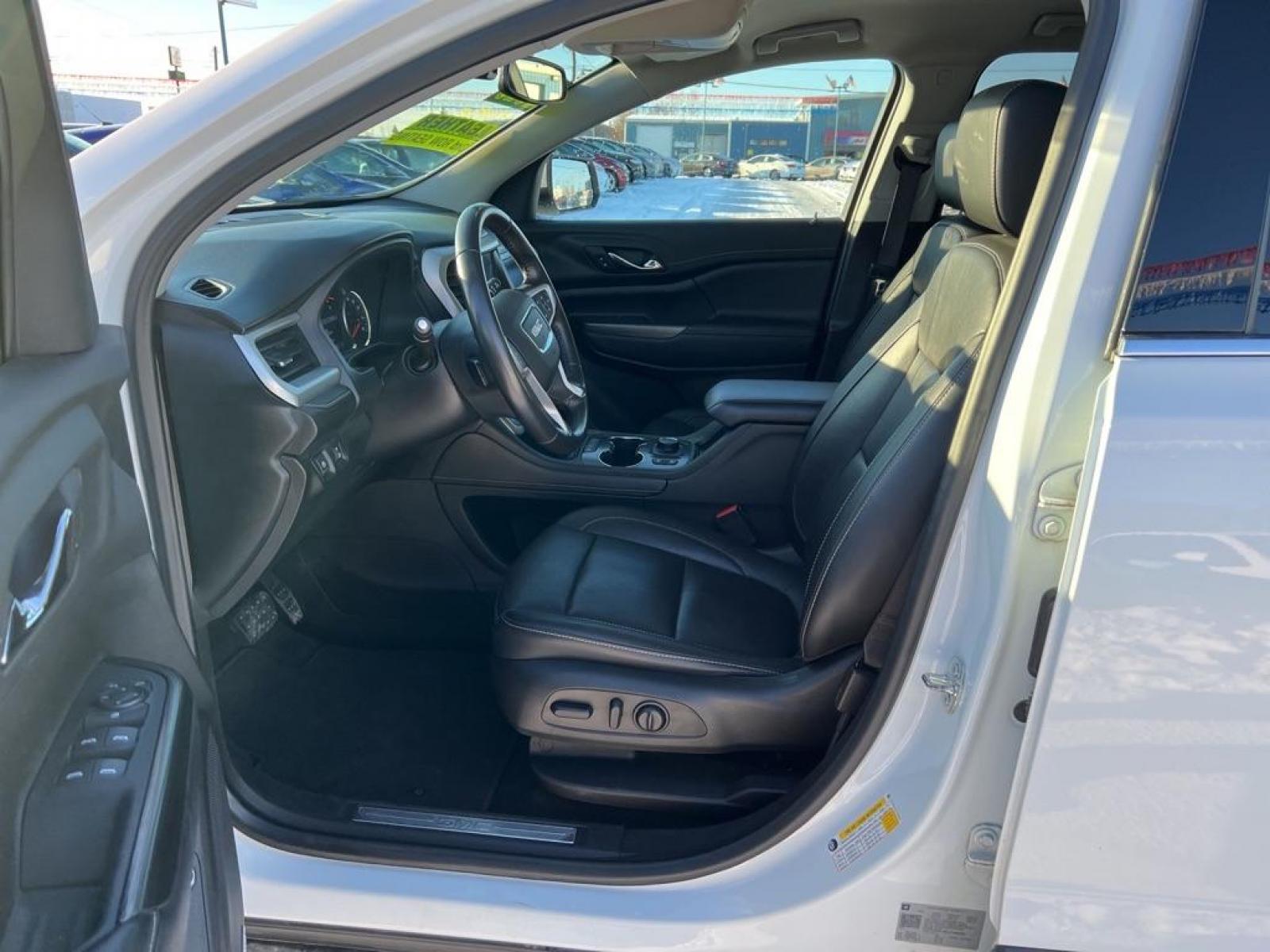 2020 WHITE GMC ACADIA SLT (1GKKNUL4XLZ) with an 2.0L engine, Automatic transmission, located at 2525 S. Cushman, Fairbanks, AK, 99701, (907) 452-5707, 64.824799, -147.711899 - Photo #1