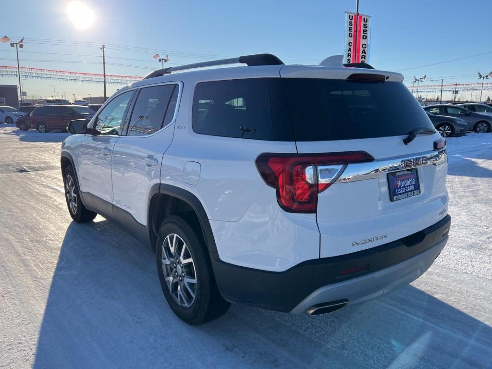 2020 WHITE GMC ACADIA SLT (1GKKNUL4XLZ) with an 2.0L engine, Automatic transmission, located at 2525 S. Cushman, Fairbanks, AK, 99701, (907) 452-5707, 64.824799, -147.711899 - Photo #3