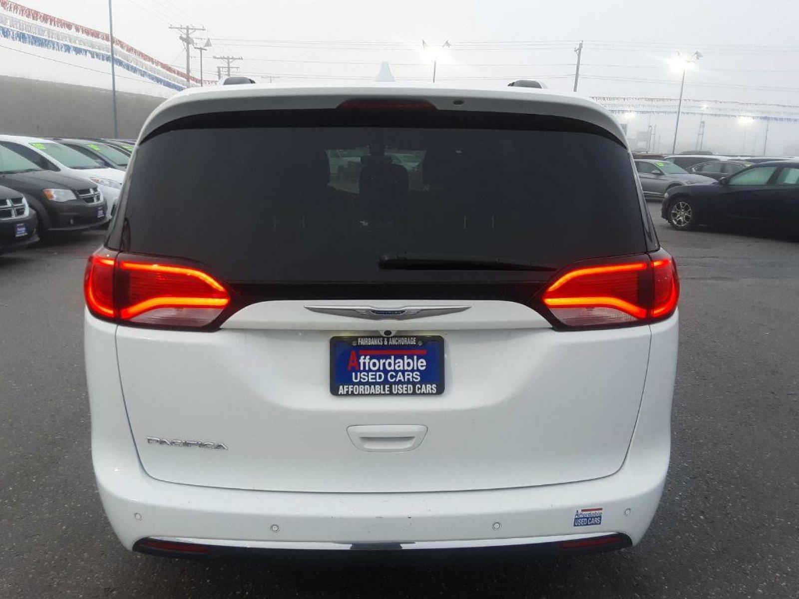 2019 WHITE CHRYSLER PACIFICA TOURING L (2C4RC1BG0KR) with an 3.6L engine, Automatic transmission, located at 2525 S. Cushman, Fairbanks, AK, 99701, (907) 452-5707, 64.824799, -147.711899 - Photo #8