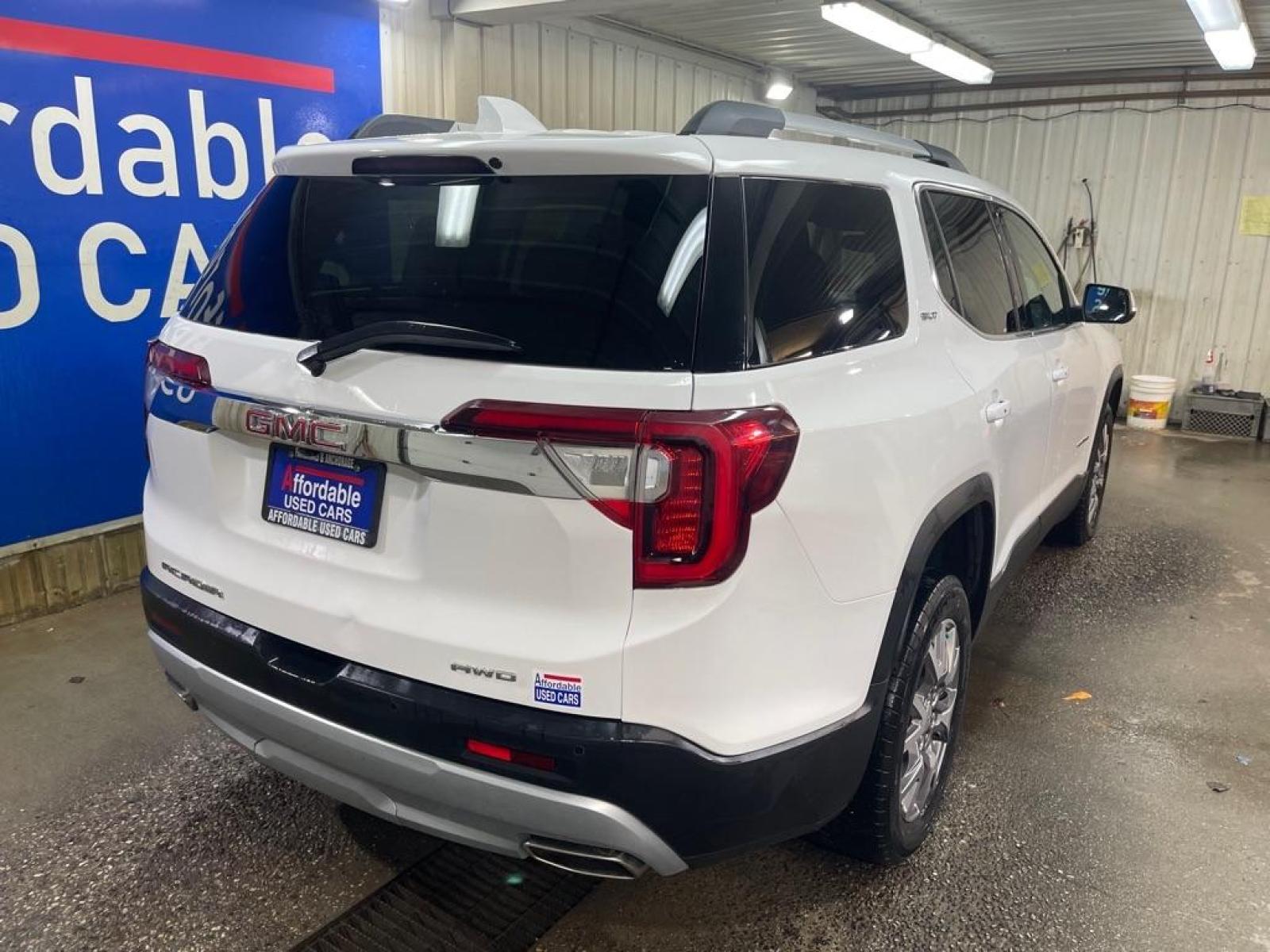 2020 WHITE GMC ACADIA SLT (1GKKNUL42LZ) with an 2.0L engine, Automatic transmission, located at 2525 S. Cushman, Fairbanks, AK, 99701, (907) 452-5707, 64.824799, -147.711899 - Photo #2
