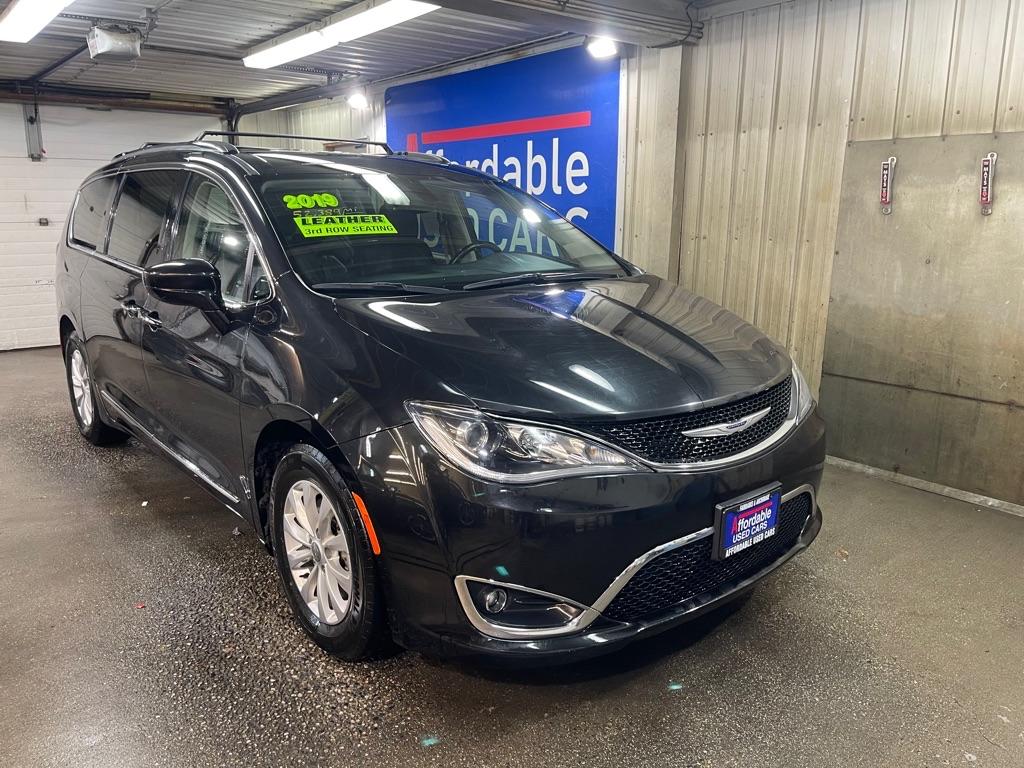 photo of 2019 CHRYSLER PACIFICA 4DR