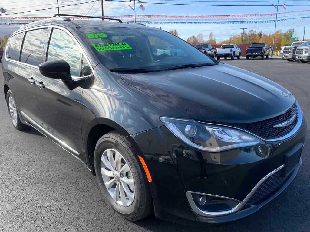 photo of 2019 CHRYSLER PACIFICA 4DR