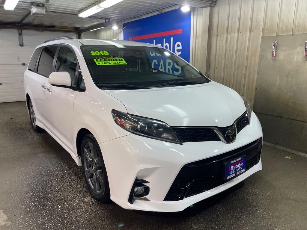 photo of 2018 TOYOTA SIENNA 4DR
