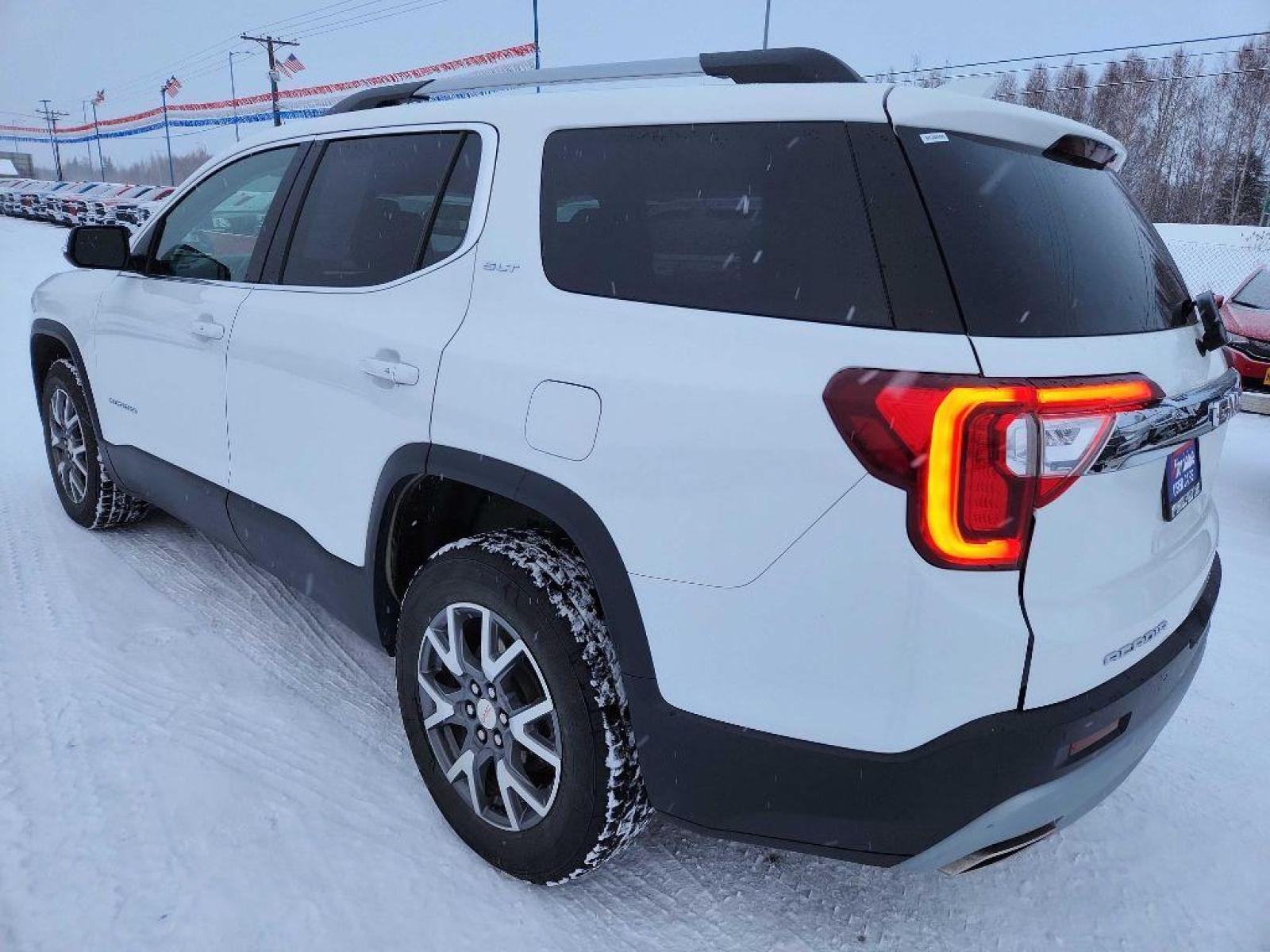 2020 WHITE GMC ACADIA SLT (1GKKNUL46LZ) with an 2.0L engine, Automatic transmission, located at 2525 S. Cushman, Fairbanks, AK, 99701, (907) 452-5707, 64.824799, -147.711899 - Photo #4