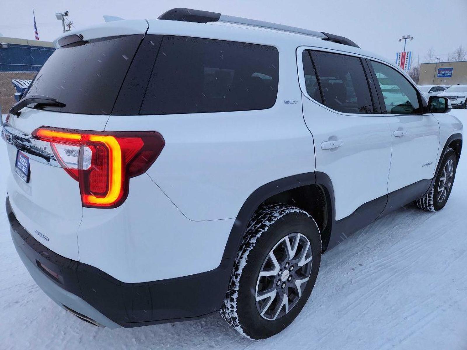2020 WHITE GMC ACADIA SLT (1GKKNUL46LZ) with an 2.0L engine, Automatic transmission, located at 2525 S. Cushman, Fairbanks, AK, 99701, (907) 452-5707, 64.824799, -147.711899 - Photo #5