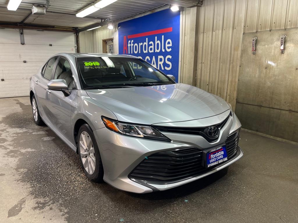 photo of 2019 TOYOTA CAMRY 4DR