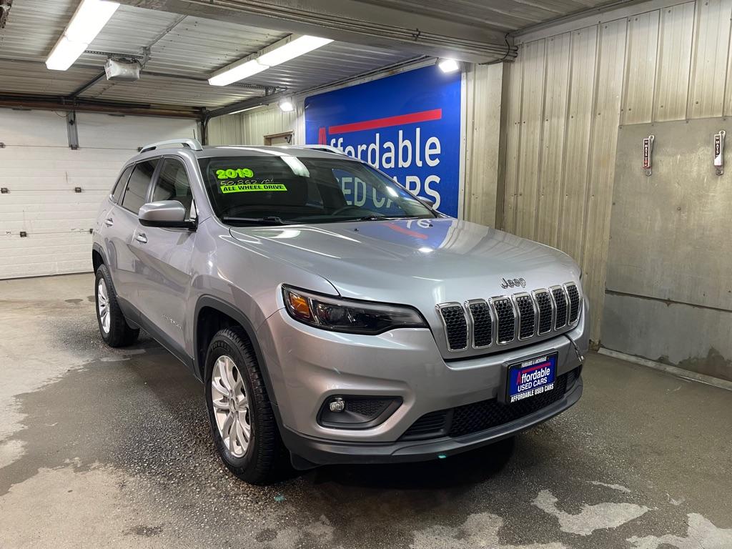 photo of 2019 JEEP CHEROKEE 4DR