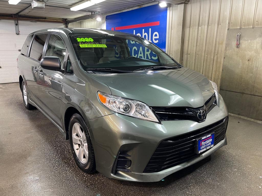 photo of 2020 TOYOTA SIENNA 4DR