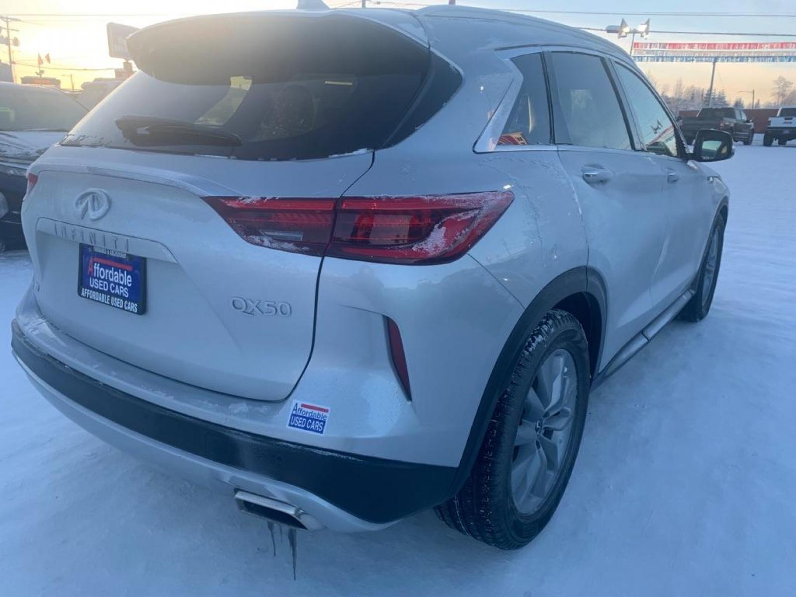 2021 SILVER INFINITI QX50 LUXE (3PCAJ5BB9MF) with an 2.0L engine, Continuously Variable transmission, located at 2525 S. Cushman, Fairbanks, AK, 99701, (907) 452-5707, 64.824799, -147.711899 - Photo #3