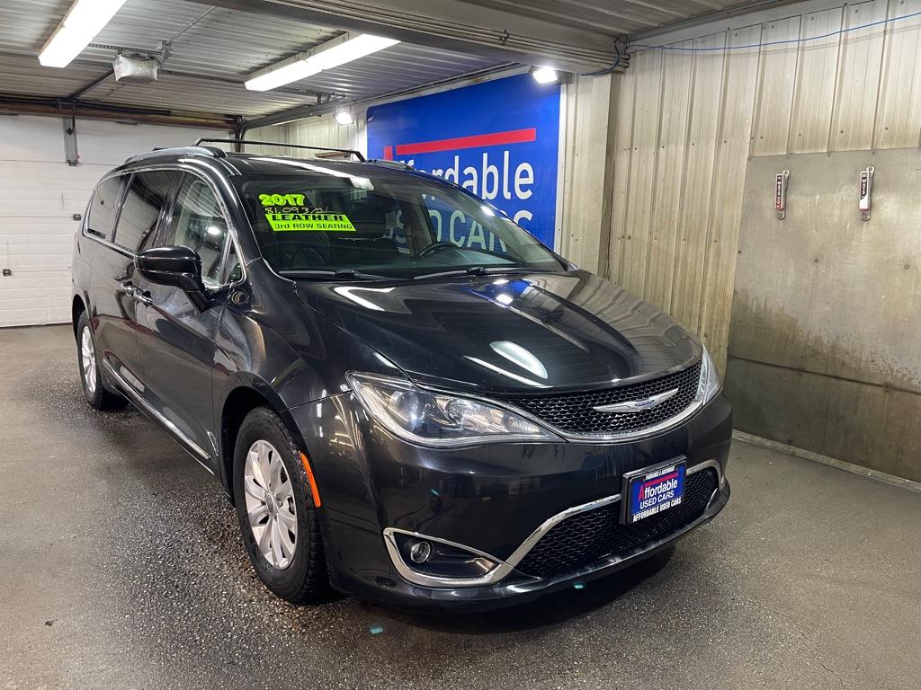 photo of 2017 CHRYSLER PACIFICA 4DR