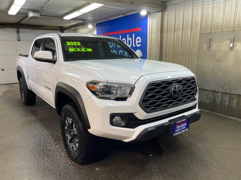 photo of 2022 TOYOTA TACOMA 4DR