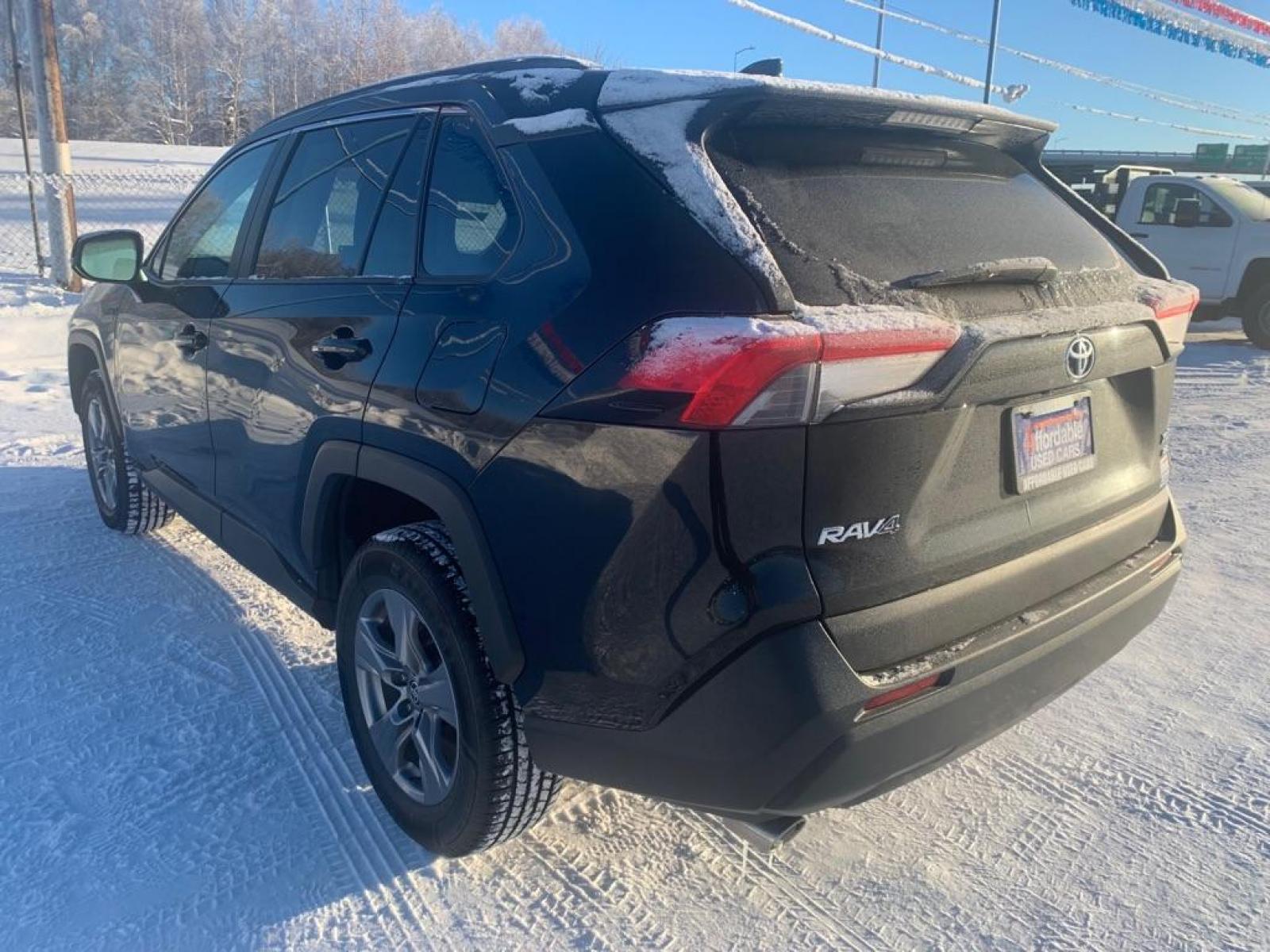 2022 BLACK TOYOTA RAV4 XLE XLE (2T3P1RFV8NW) with an 2.5L engine, Automatic transmission, located at 2525 S. Cushman, Fairbanks, AK, 99701, (907) 452-5707, 64.824799, -147.711899 - Photo #2