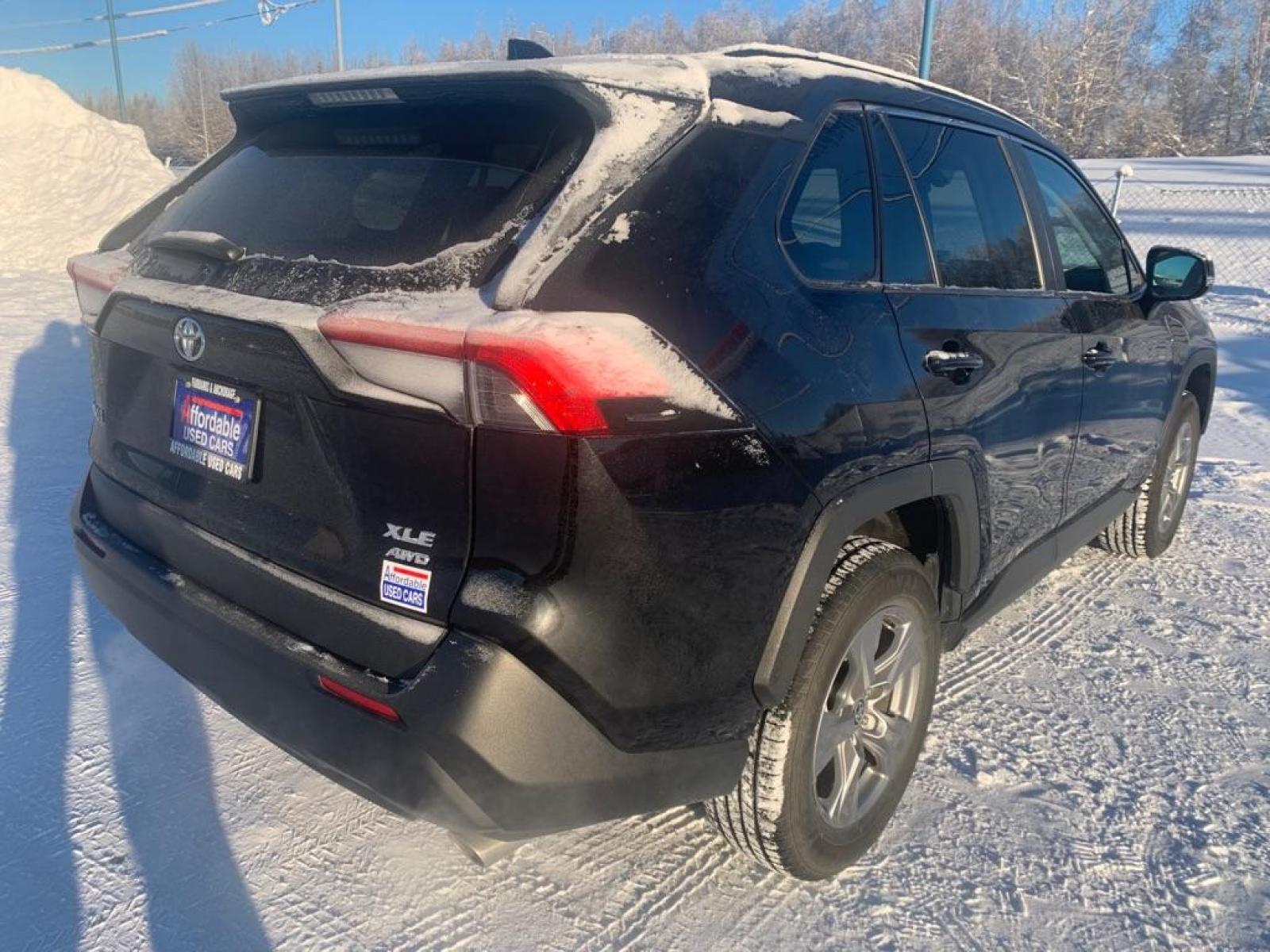 2022 BLACK TOYOTA RAV4 XLE XLE (2T3P1RFV8NW) with an 2.5L engine, Automatic transmission, located at 2525 S. Cushman, Fairbanks, AK, 99701, (907) 452-5707, 64.824799, -147.711899 - Photo #3