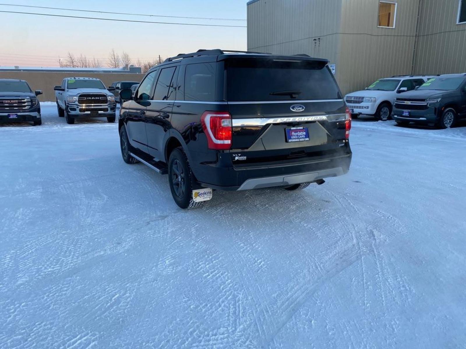 2019 BLACK FORD EXPEDITION XLT (1FMJU1JT5KE) with an 3.5L engine, Automatic transmission, located at 2525 S. Cushman, Fairbanks, AK, 99701, (907) 452-5707, 64.824799, -147.711899 - Photo #2