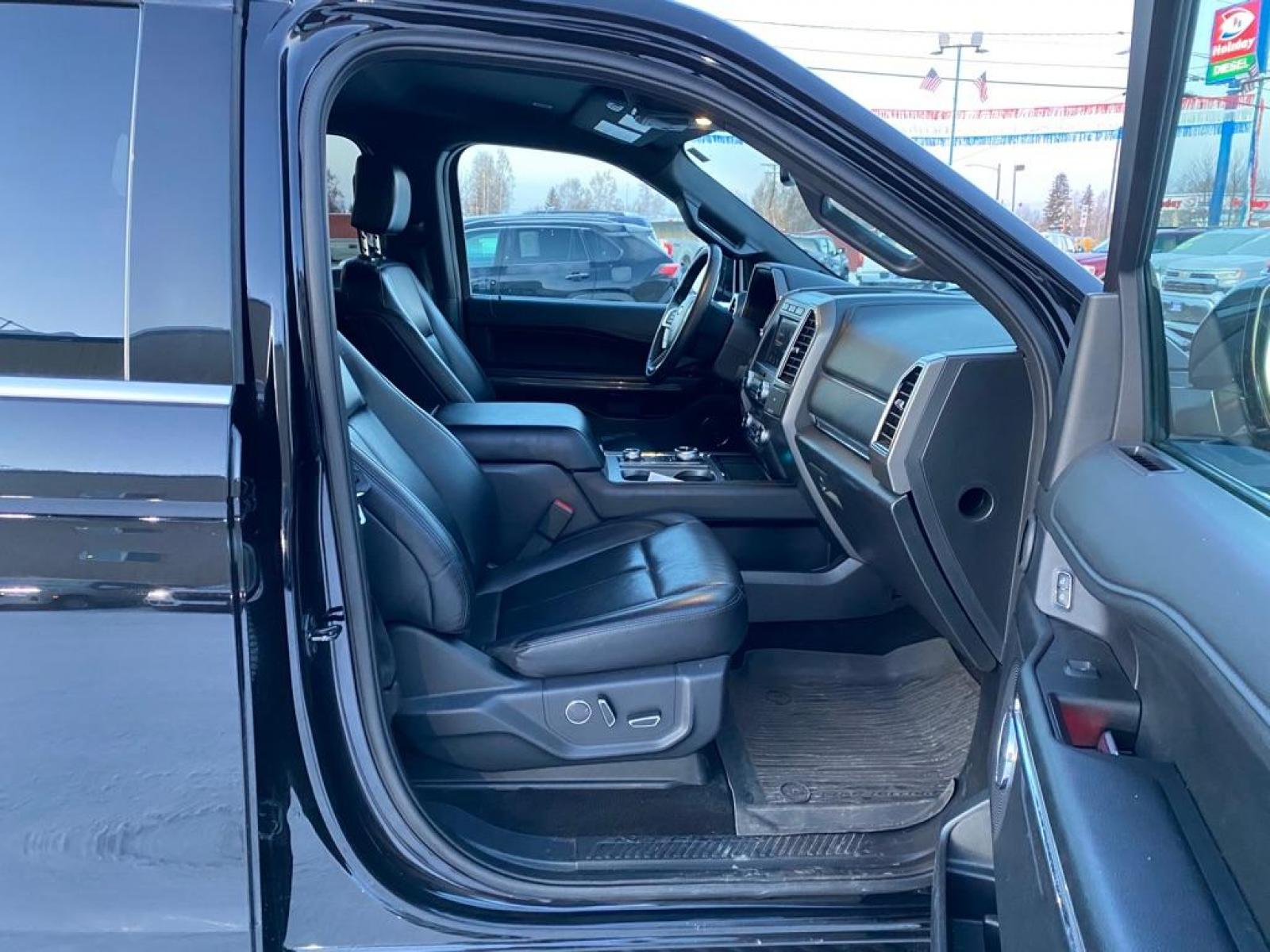 2019 BLACK FORD EXPEDITION XLT (1FMJU1JT5KE) with an 3.5L engine, Automatic transmission, located at 2525 S. Cushman, Fairbanks, AK, 99701, (907) 452-5707, 64.824799, -147.711899 - Photo #3