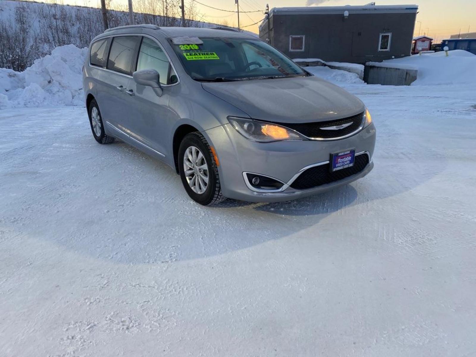 2019 GRAY CHRYSLER PACIFICA TOURING L (2C4RC1BG3KR) with an 3.6L engine, Automatic transmission, located at 2525 S. Cushman, Fairbanks, AK, 99701, (907) 452-5707, 64.824799, -147.711899 - Photo #1