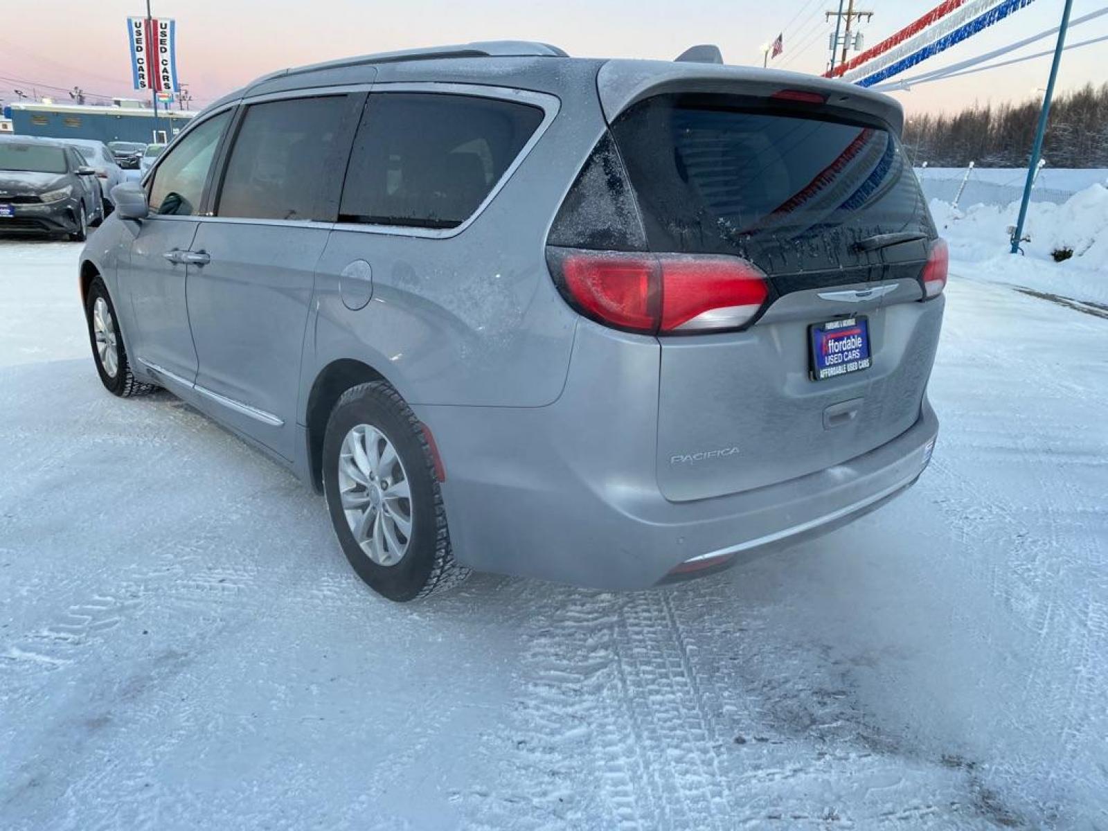 2019 GRAY CHRYSLER PACIFICA TOURING L (2C4RC1BG3KR) with an 3.6L engine, Automatic transmission, located at 2525 S. Cushman, Fairbanks, AK, 99701, (907) 452-5707, 64.824799, -147.711899 - Photo #3