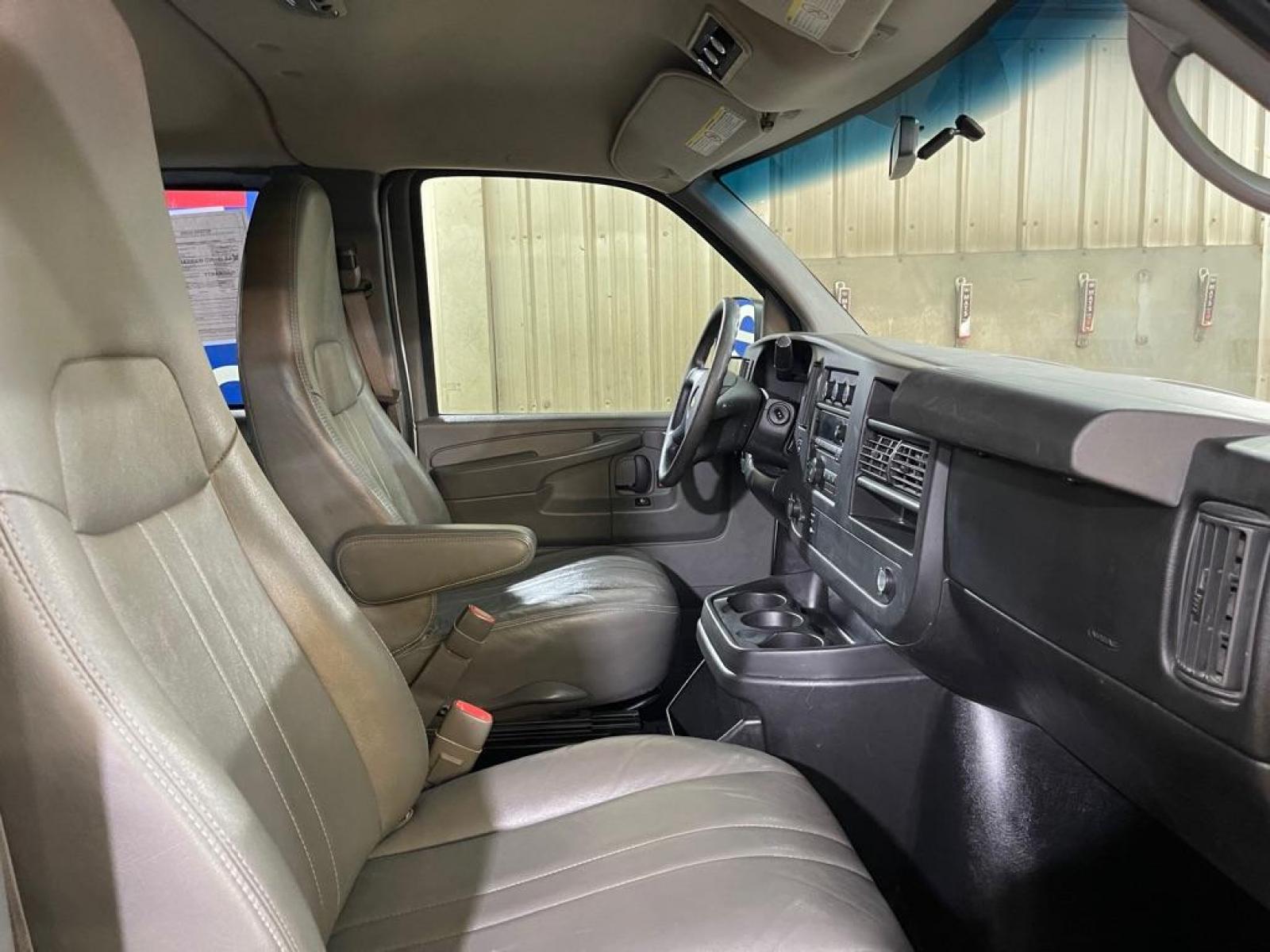 2011 SILVER CHEVROLET EXPRESS G3500 LS (1GAZGZFG3B1) with an 6.0L engine, Automatic transmission, located at 2525 S. Cushman, Fairbanks, AK, 99701, (907) 452-5707, 64.824799, -147.711899 - Photo #3