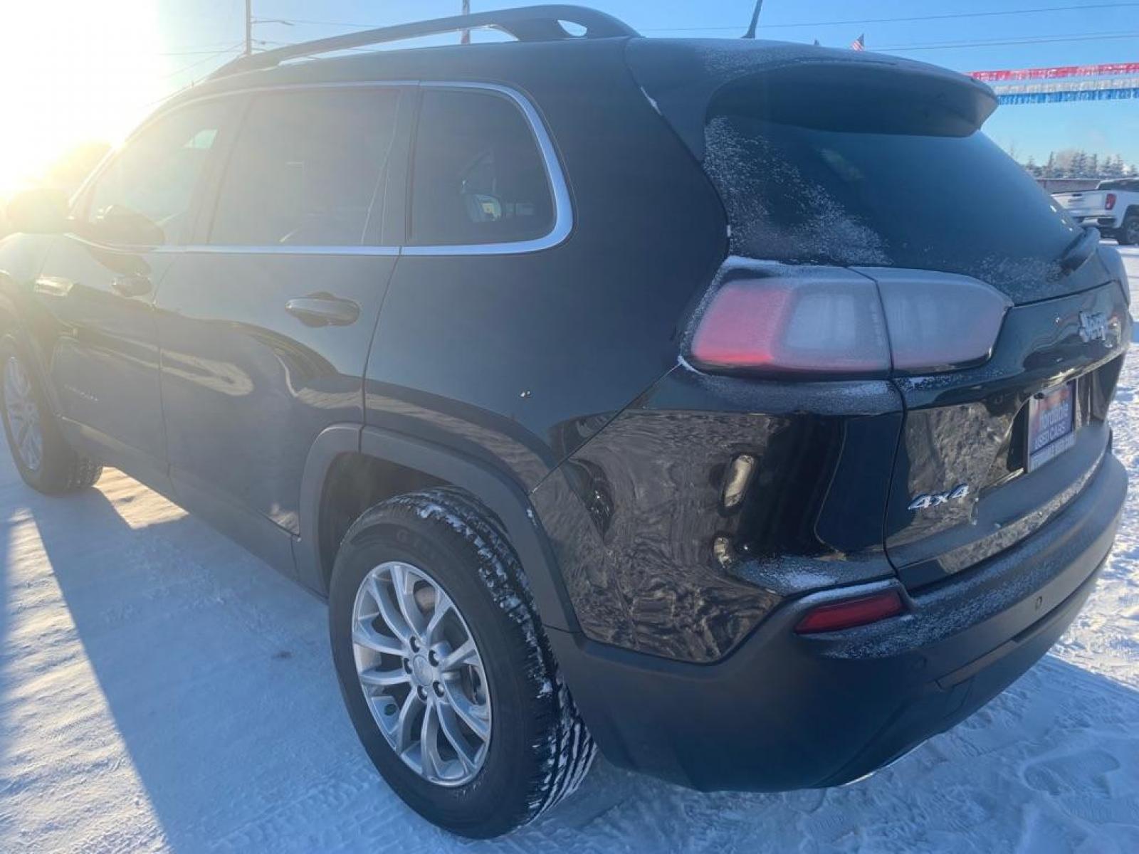2022 BLACK JEEP CHEROKEE LATITUDE LUX (1C4PJMMX9ND) with an 3.2L engine, Automatic transmission, located at 2525 S. Cushman, Fairbanks, AK, 99701, (907) 452-5707, 64.824799, -147.711899 - Photo #2